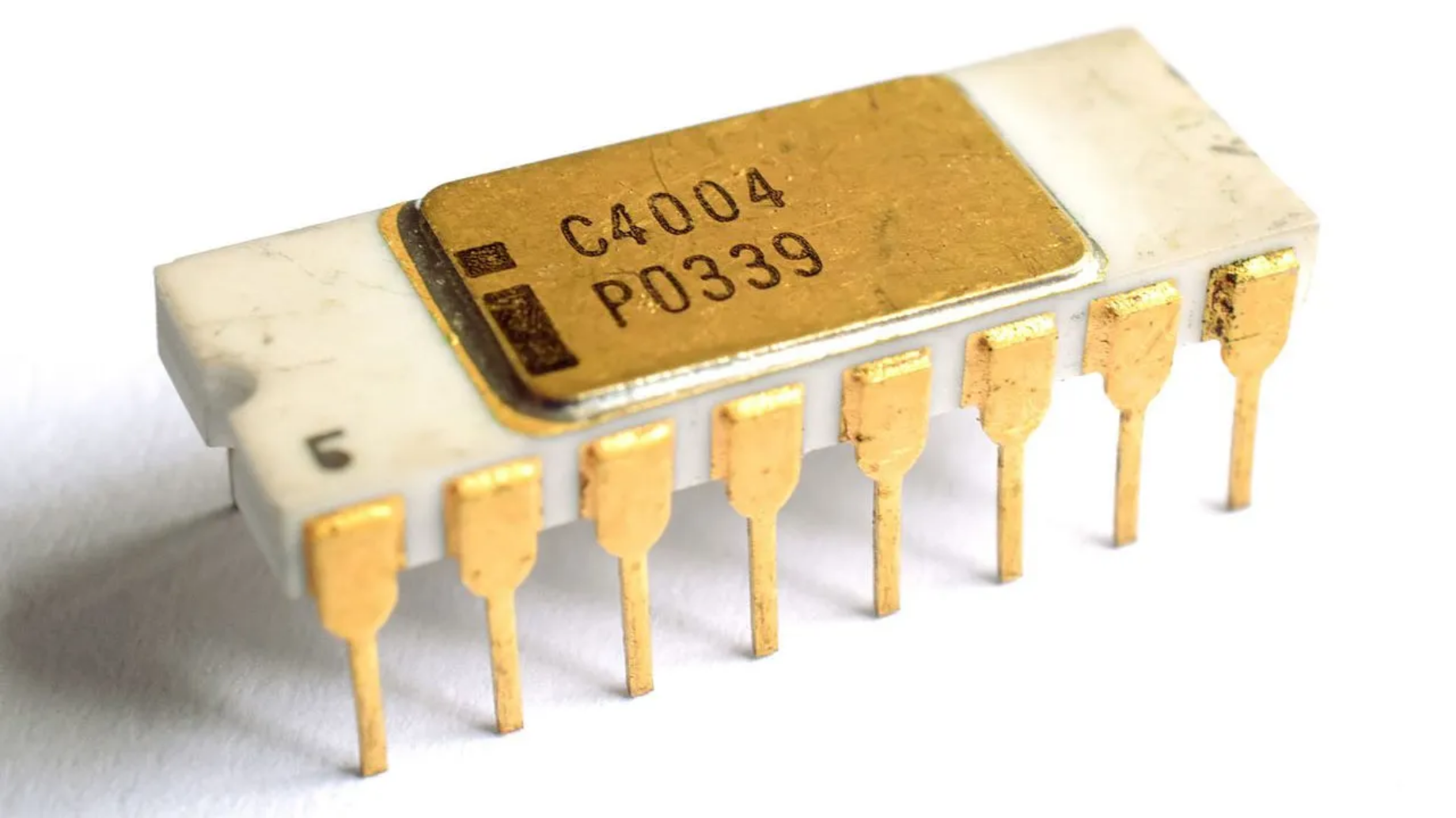 图为 Intel 4004 CPU